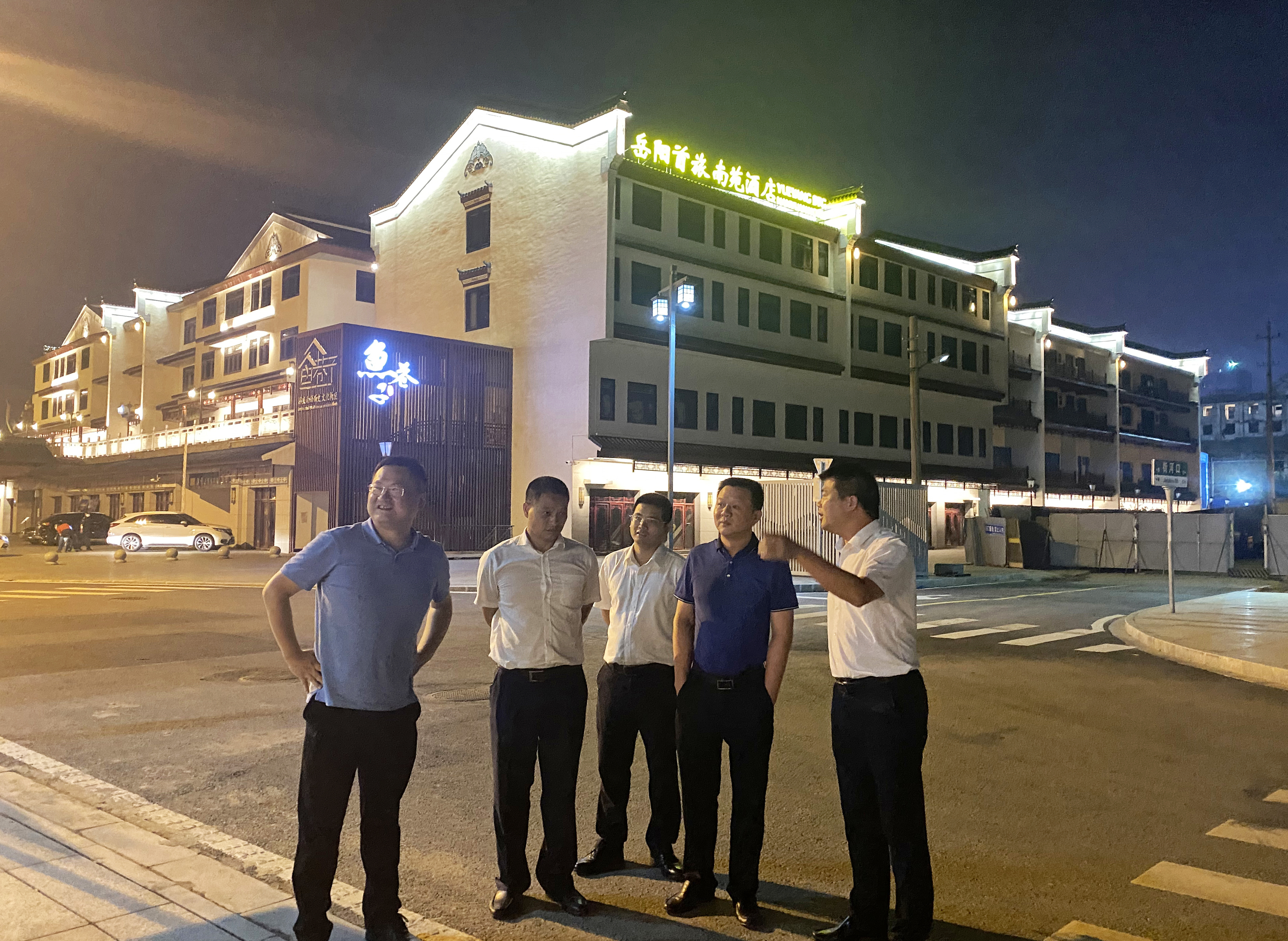 8.13陳岳紅深入洞庭南路歷史文化街區(qū)察看疫情防控和街區(qū)運(yùn)營管理優(yōu)化提質(zhì)整改落實情況.jpg 8.13陳岳紅深入洞庭南路歷史文化街區(qū)察看疫情防控和街區(qū)運(yùn)營管理優(yōu)化提質(zhì)整改落實情況.jpg